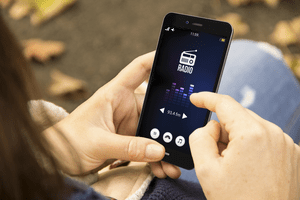 Projeto que obriga chip FM em celular é aprovado por unanimidade em Comissão da Câmara