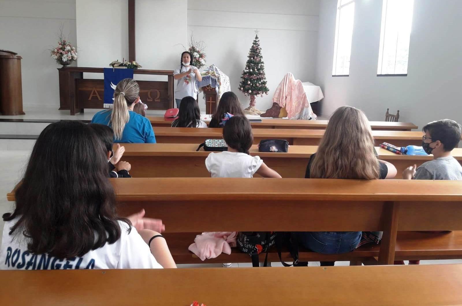 Projeto “Ver e ouvir pelas mãos” vai levar a linguagem de sinais para quem convive com os surdos, em Ituporanga