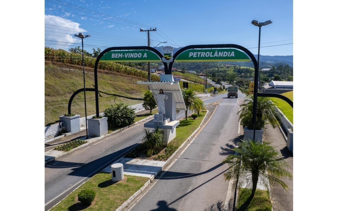 Recolhimento de lixo volta ao normal em Petrolândia