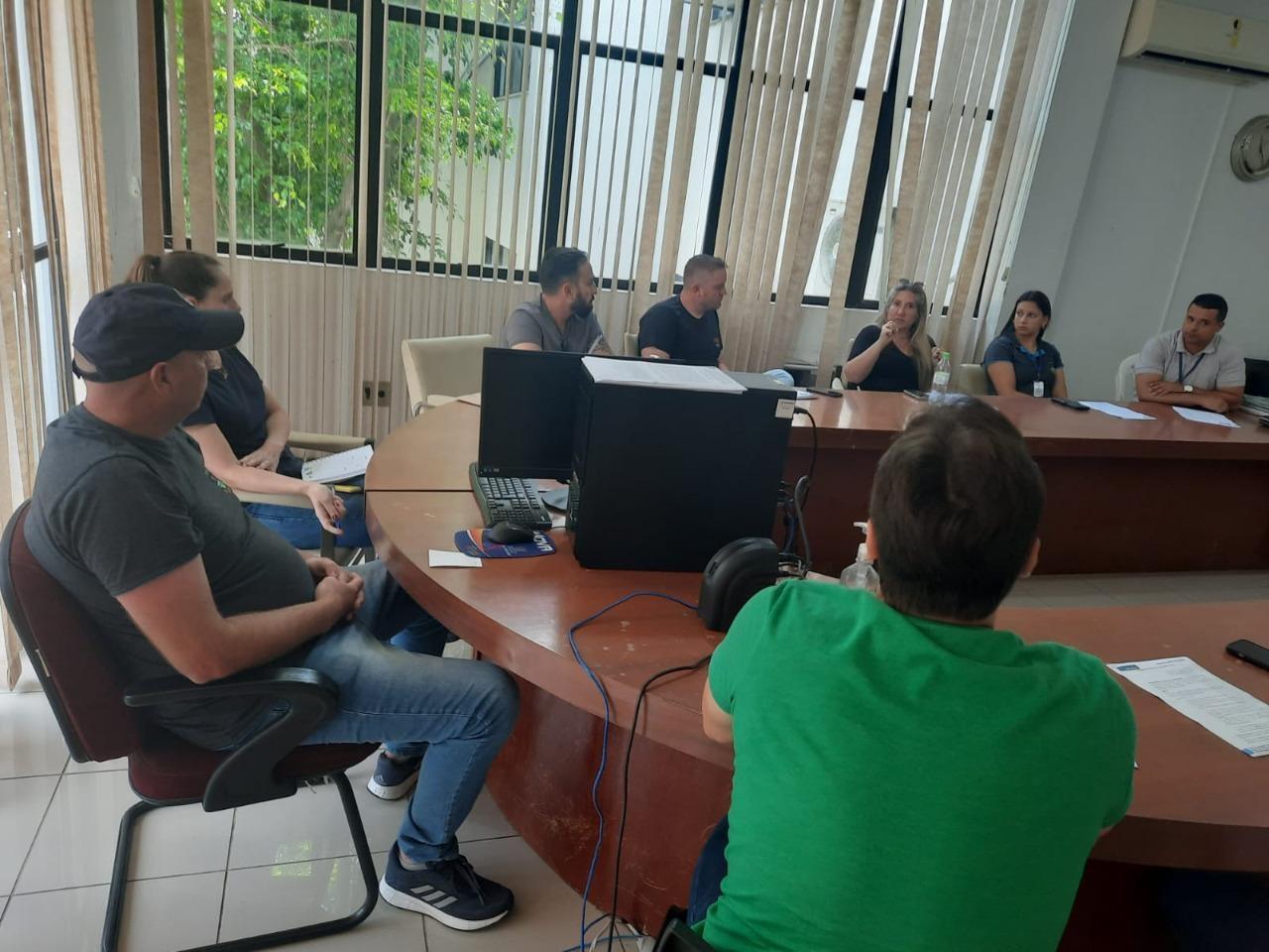 Reunião discute regularização de anúncios publicitários em Ituporanga