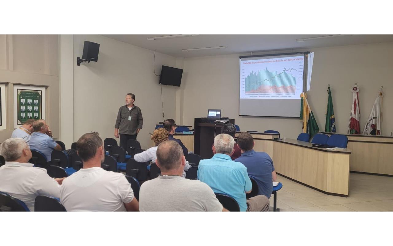 Reunião em Aurora trata sobre as projeções da safra de cebola 2022/2023