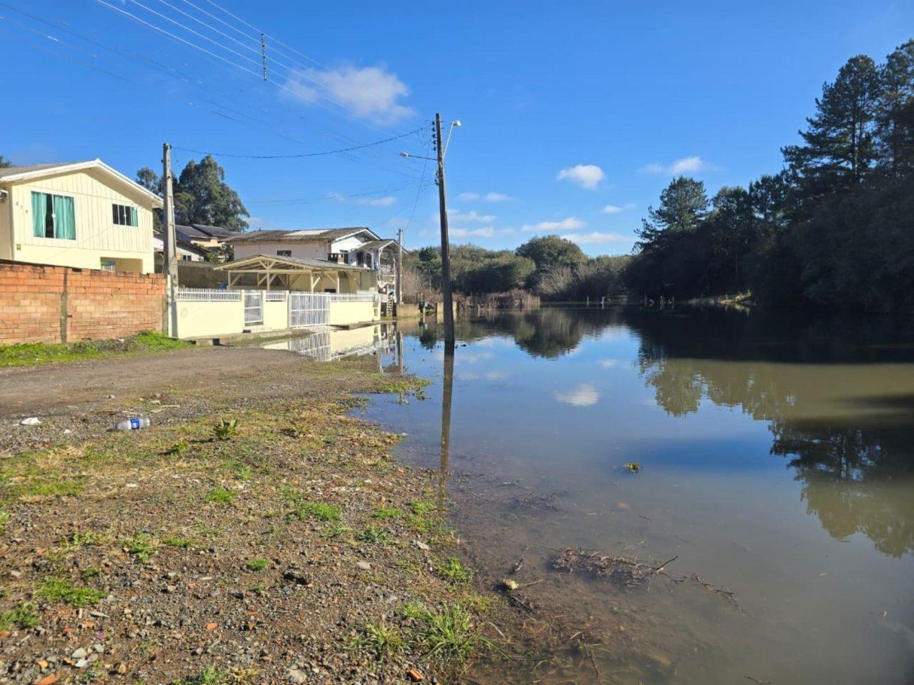 Rio Canoas continua subindo e provoca alagamentos em Otacílio Costa