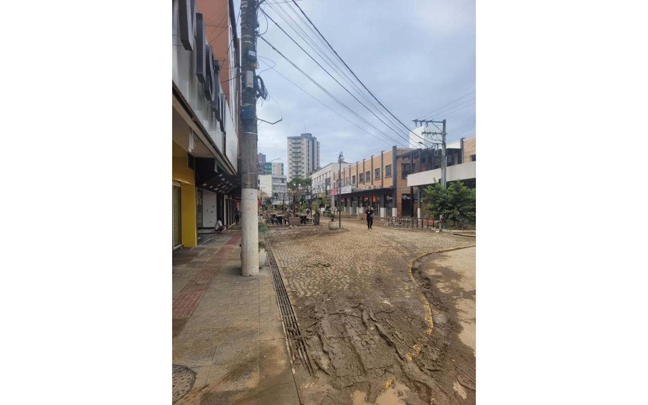 Rio do Sul orienta para que moradores não recoloquem seus pertences nas casas e comércios