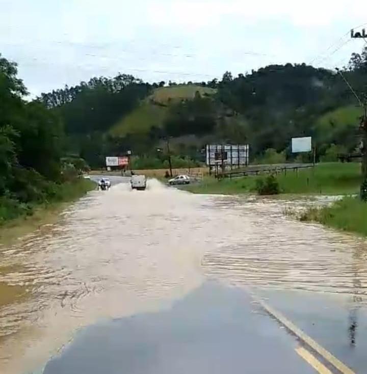 Rodovia SC-350 em Albertina está totalmente interditada