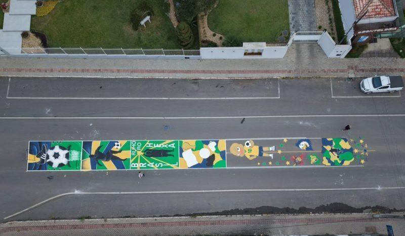 Rua de Pouso Redondo ganha cores do Brasil para a Copa do Mundo