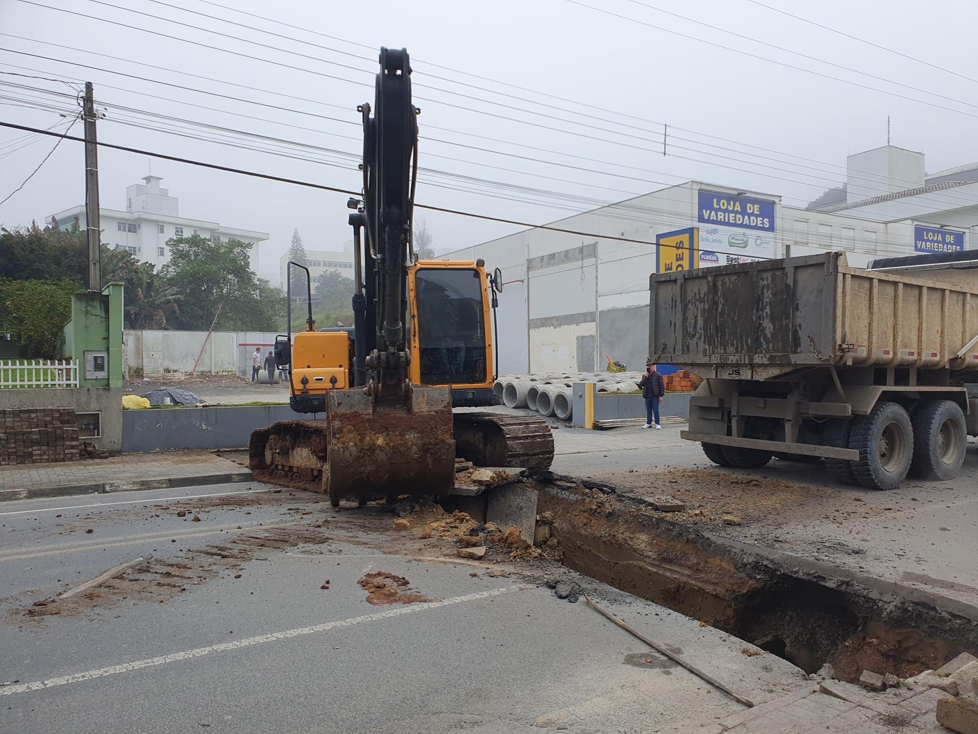 Rua Emílio Altemburg e Serra do Rio do Norte têm interdições para obras e manutenção
