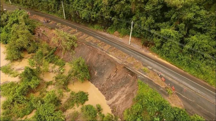 Rua que liga Rio do Sul e Lontras, no Alto Vale, está totalmente interditada