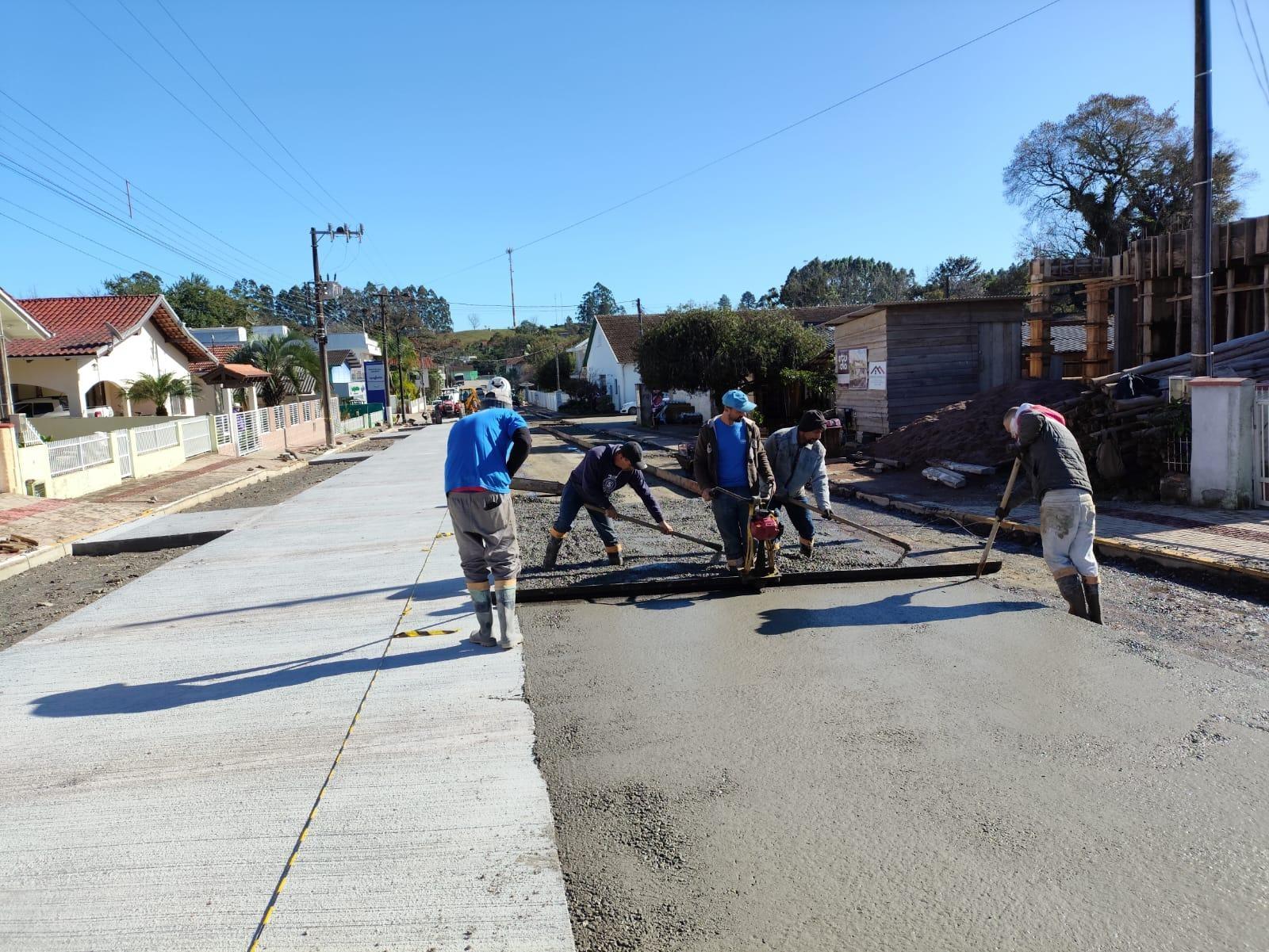 Ruas de Atalanta recebem melhorias com uso de concreto de alta resistência