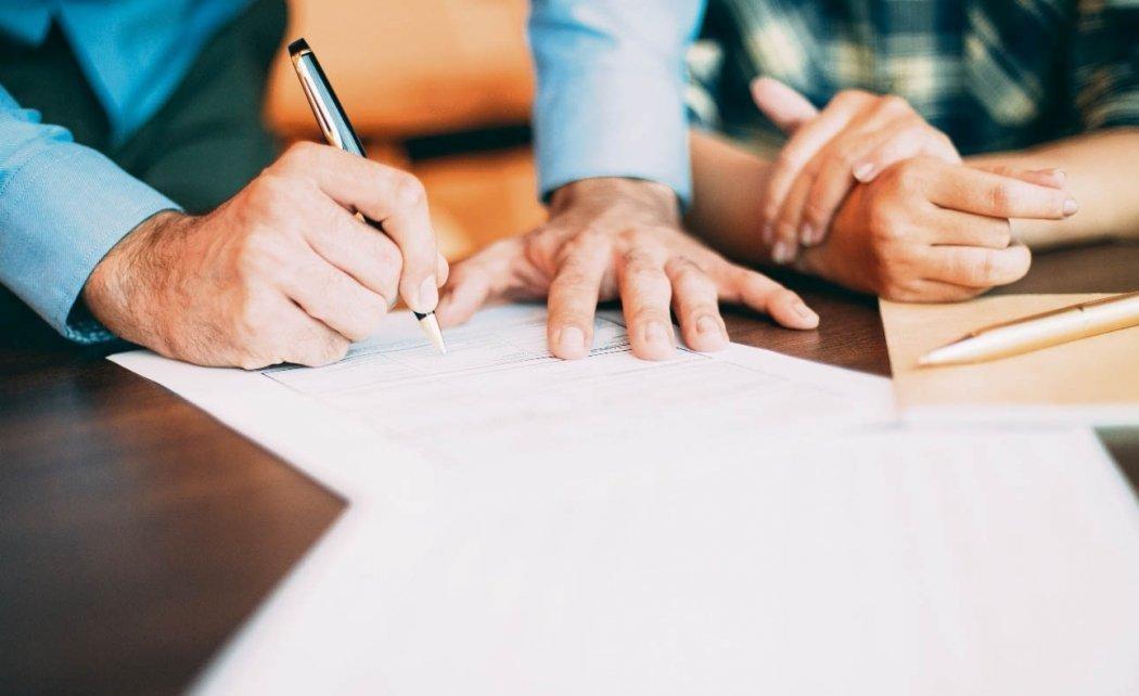Saiba como evitar cair em golpes financeiros. Propostas de crédito consignado feitas especialmente para aposentados podem virar dor de cabeça