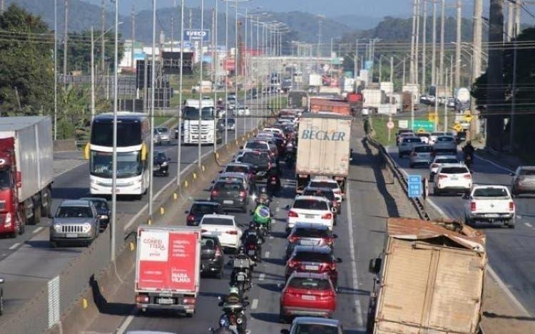 Saiba quais dias e horários devem ter maior movimento nas rodovias de SC