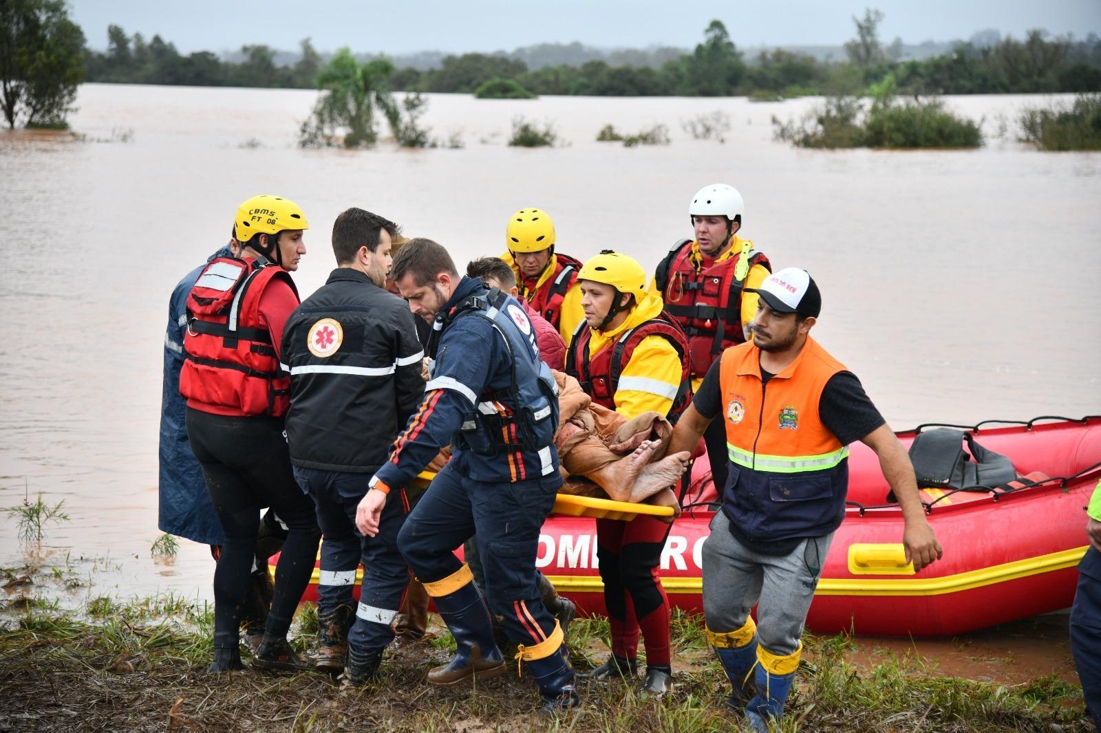 Santa Catarina envia mais bombeiros para apoiar o Rio Grande do Sul