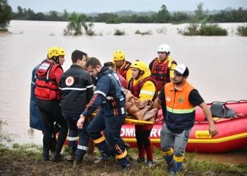 Santa Catarina envia mais bombeiros para apoiar o Rio Grande do Sul
