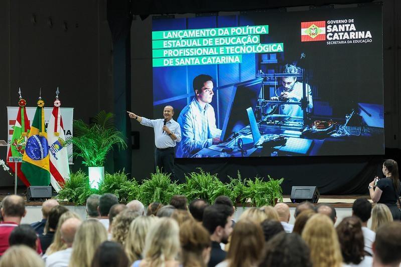 Santa Catarina lança política para ampliar ensino técnico e criar 50 mil vagas