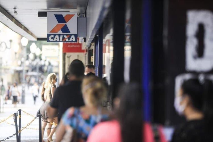 Saque de auxílio emergencial começa a ser liberado nesta segunda-feira (27)