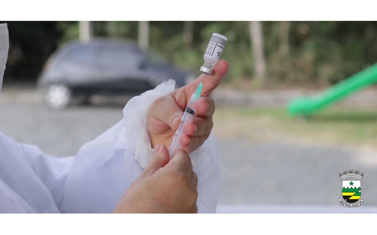 Saúde de Petrolândia altera local e formato de vacinação contra Covid e começa a vacinar pessoas com comorbidades