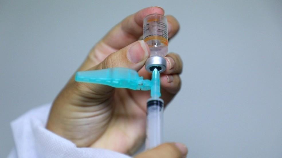 SC reduz intervalo entre segunda dose contra Covid e reforço para 4 meses