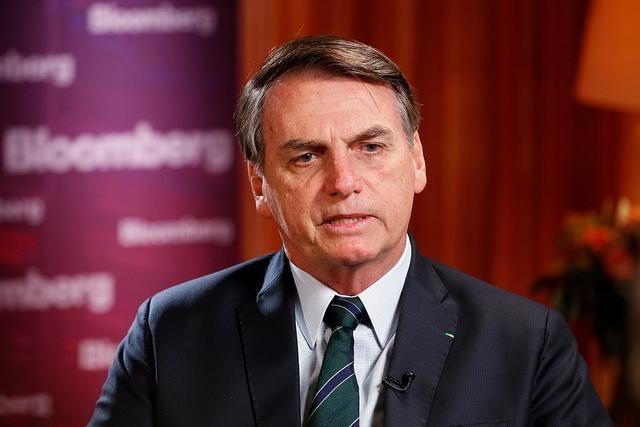 Se Flávio errou, ele terá de pagar e eu lamento como pai, diz Bolsonaro