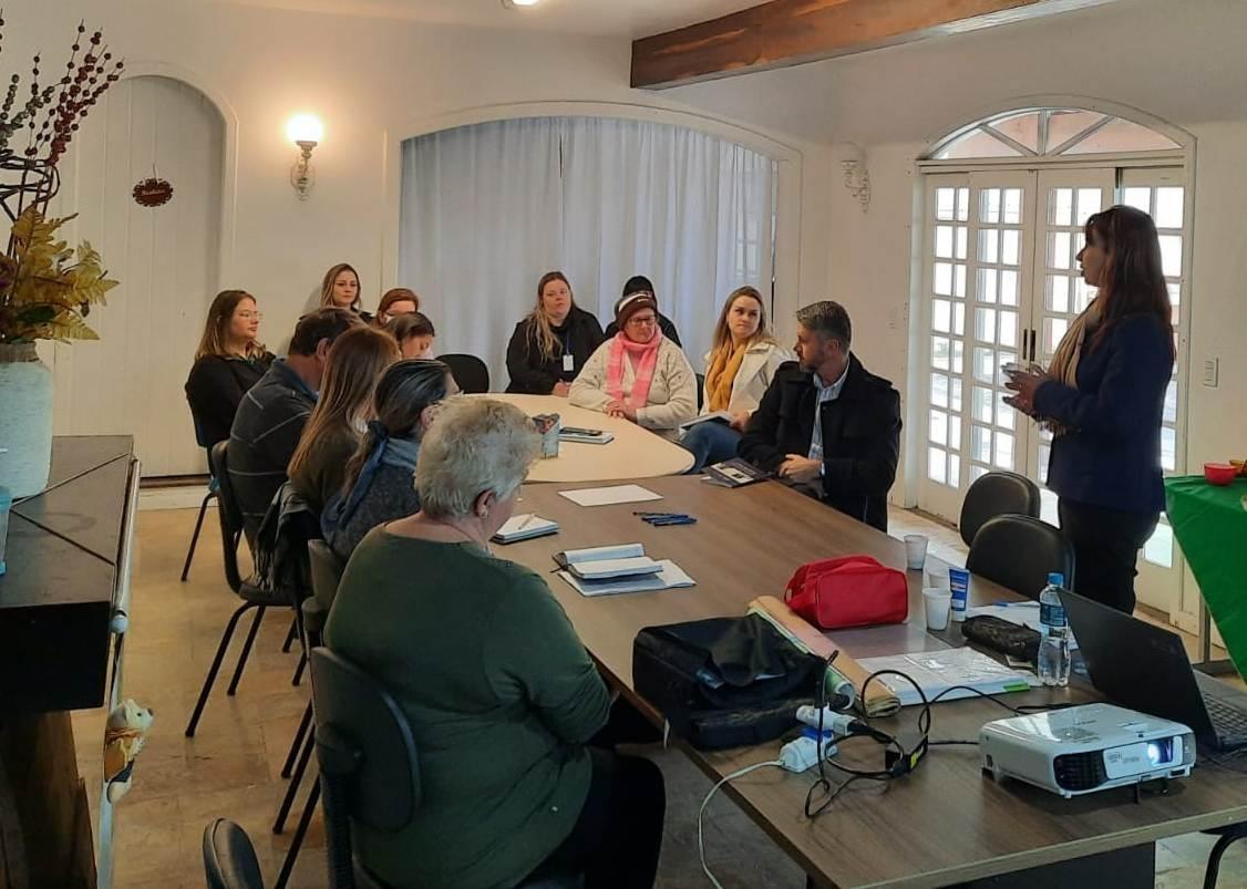 Secretaria de Assistência Social de Ituporanga promove capacitação sobre Rede de Atendimento do Idoso