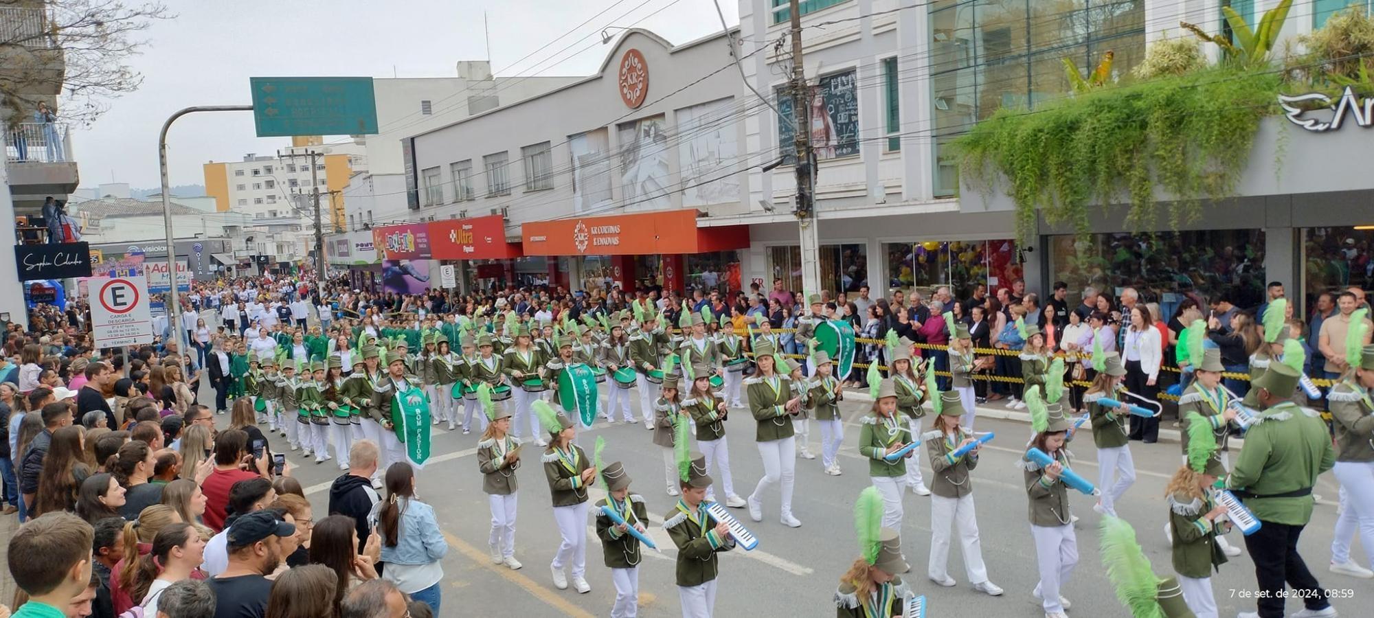 Secretaria de Educação avalia sucesso do Desfile Cívico em Ituporanga