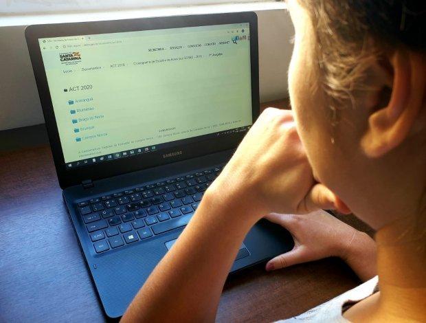 Secretaria de Estado da Educação realiza entrega de notebooks em Ituporanga