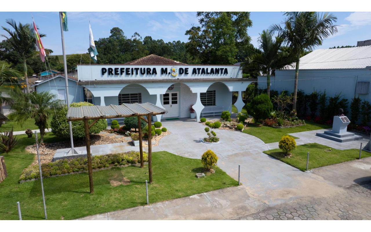 Secretaria de obras de Atalanta continua trabalhando na manutenção das estradas e na reconstrução de pontes
