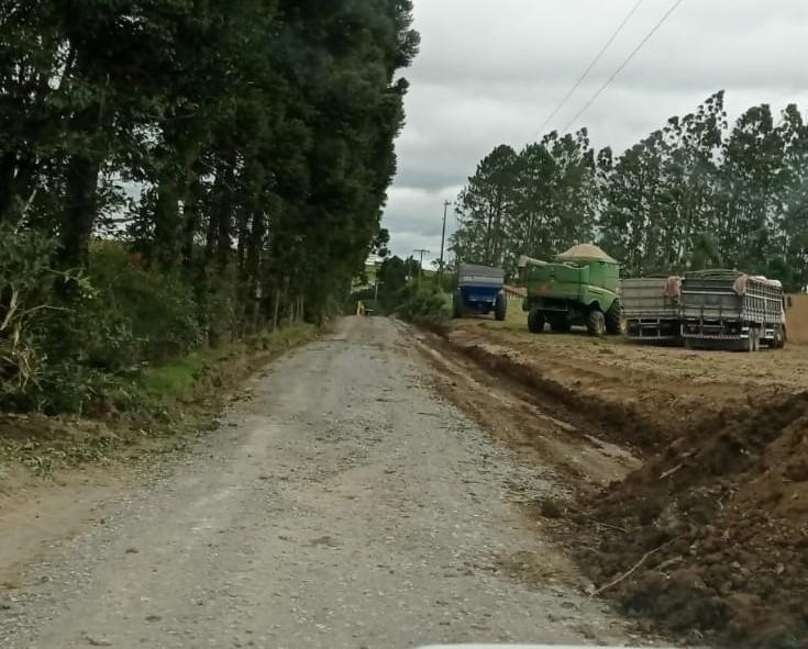 Secretaria de Obras de Vidal Ramos intensifica trabalhos nas comunidades do interior