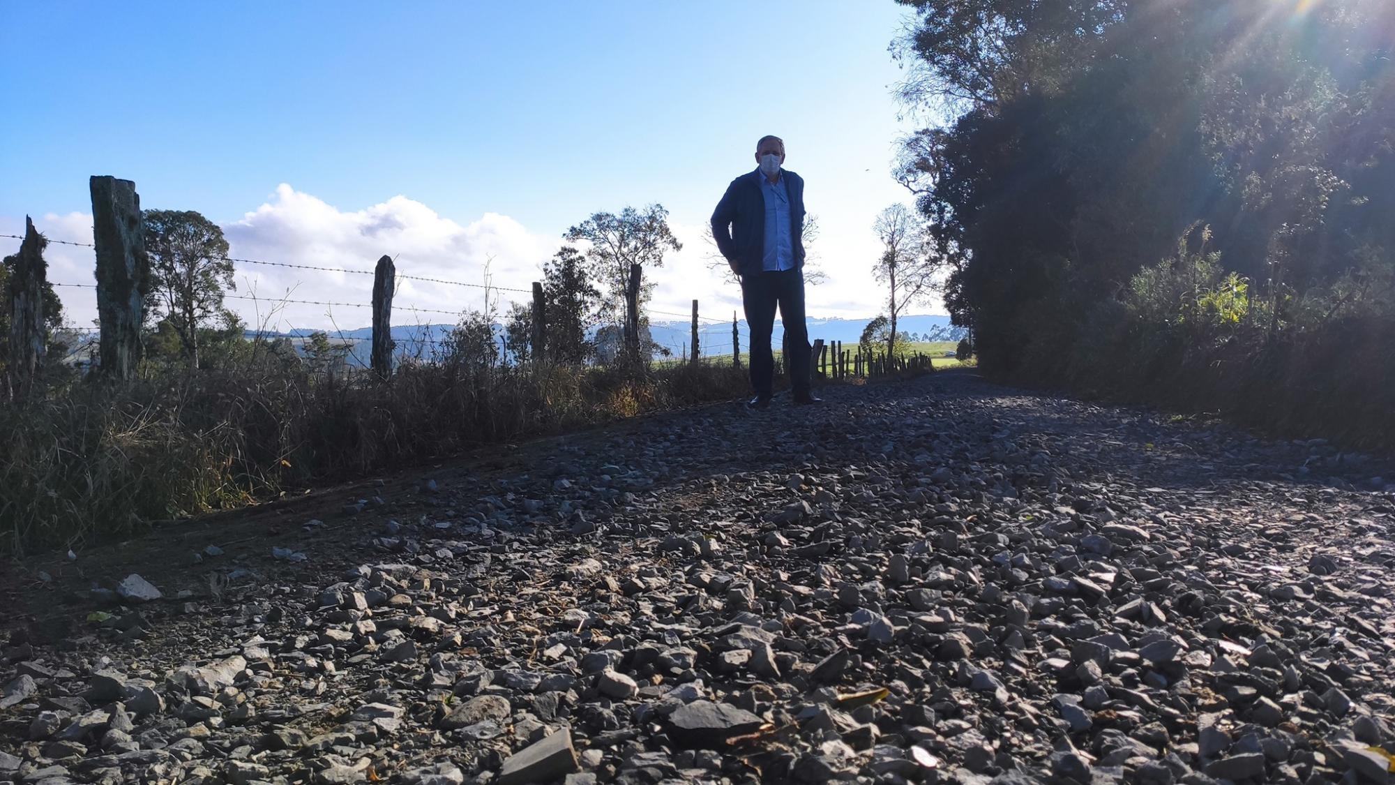 Secretaria de Obras de Vidal Ramos realiza trabalhos no interior e na área urbana do município