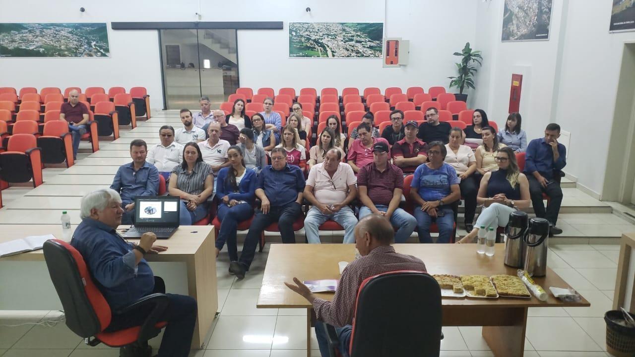 Secretários e servidores da administração de Ituporanga recebem capacitação