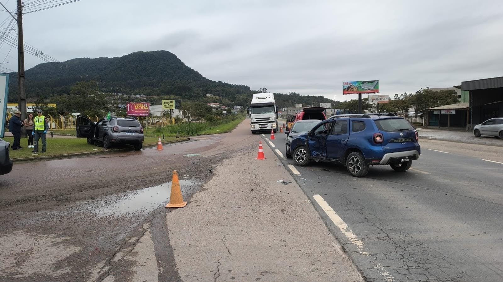 Segunda batida no mesmo ponto da BR-470 envolve três veículos em Rio do Sul