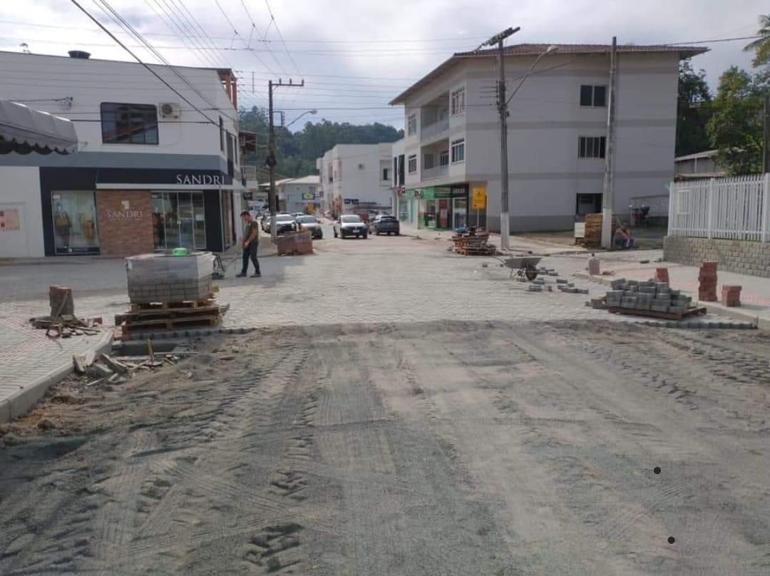 Segunda etapa da pavimentação da Rua XV de Novembro em Aurora começa na segunda (31)