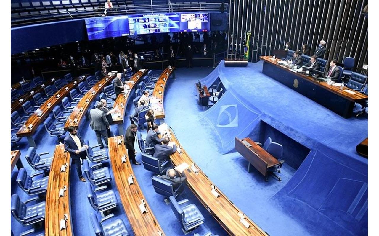 Senado aprova MP que garante crédito para auxílio de R$ 600 até dezembro