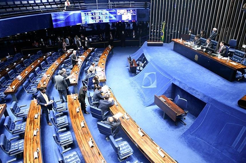 Senado aprova PEC que institui estado de emergência até o final do ano para ampliar o pagamento de benefícios sociais a 3 meses das eleições
