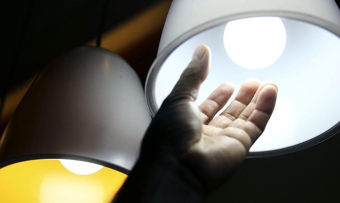 Senado aprova Projeto de Lei que devolve valores pagos a mais na conta de luz