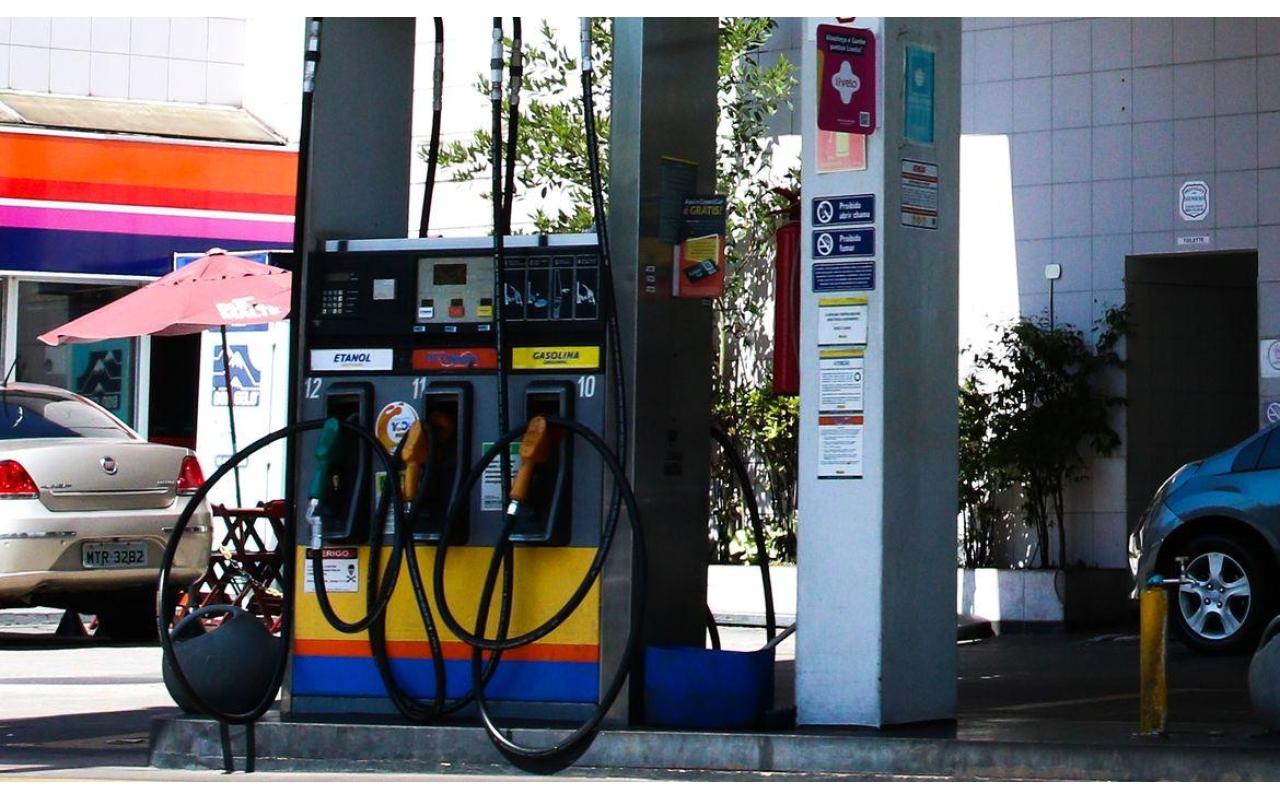 Senado aprova projeto de lei que prevê redução no preço dos combustíveis
