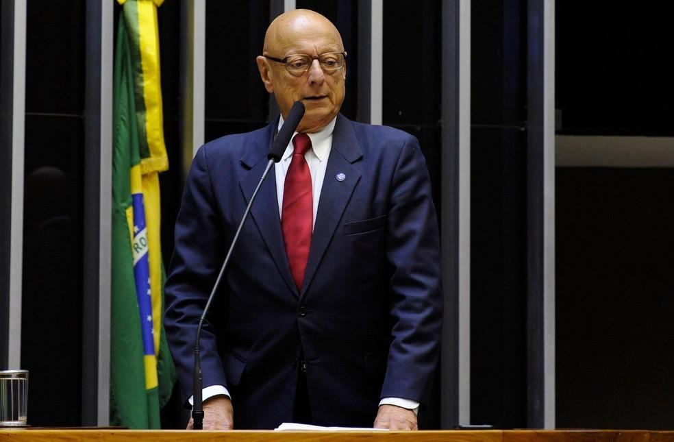 Senador Esperidião Amin testa positivo para Covid-19