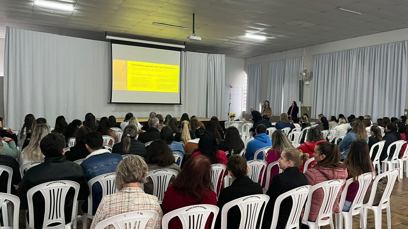 Servidores públicos de Ituporanga recebem capacitação sobre Escuta Especializada na Proteção de Crianças e Adolescentes