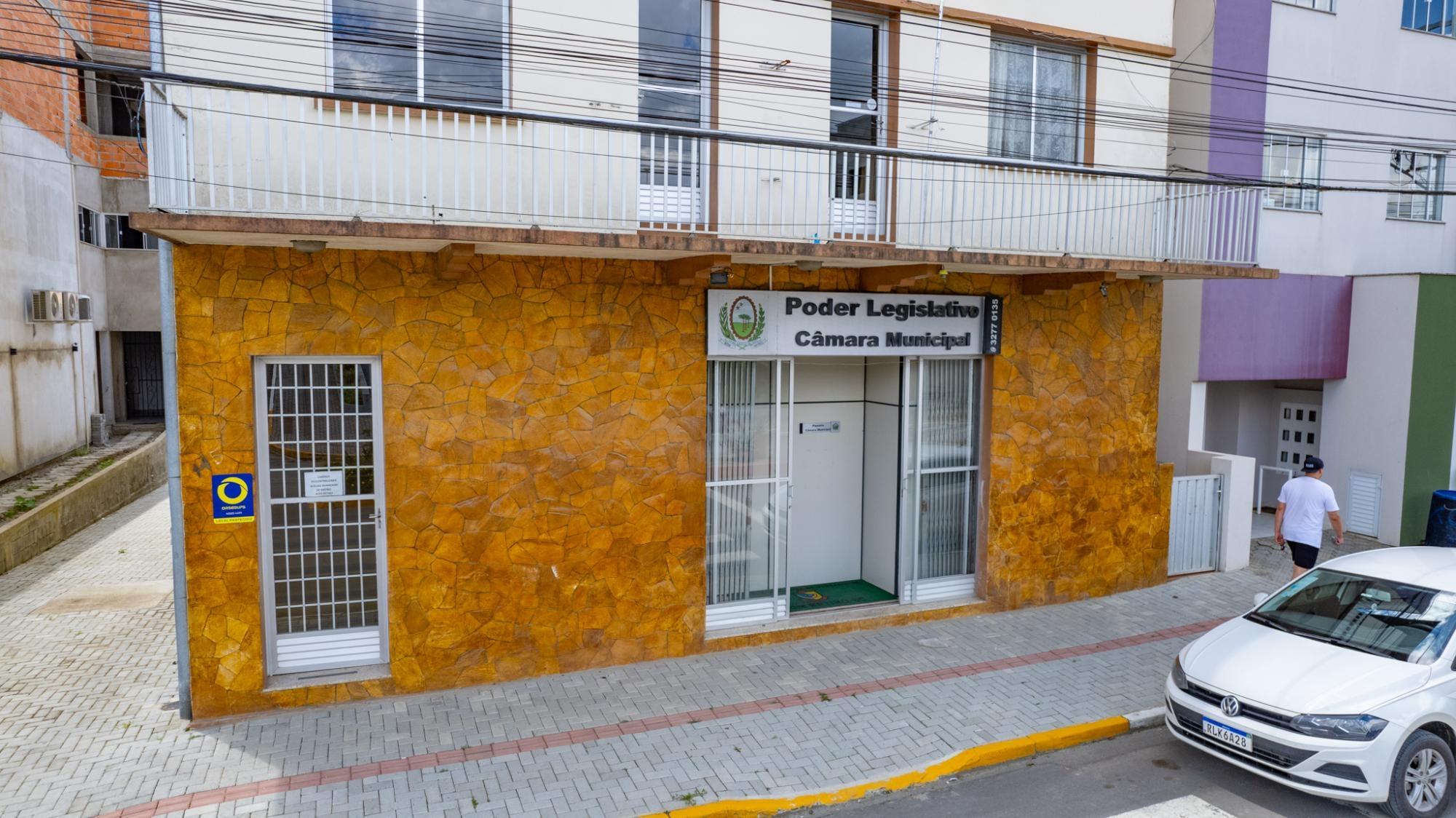 Sessão da Câmara de Bom Retiro tem pedidos de investigação, moções e cobrança por respostas