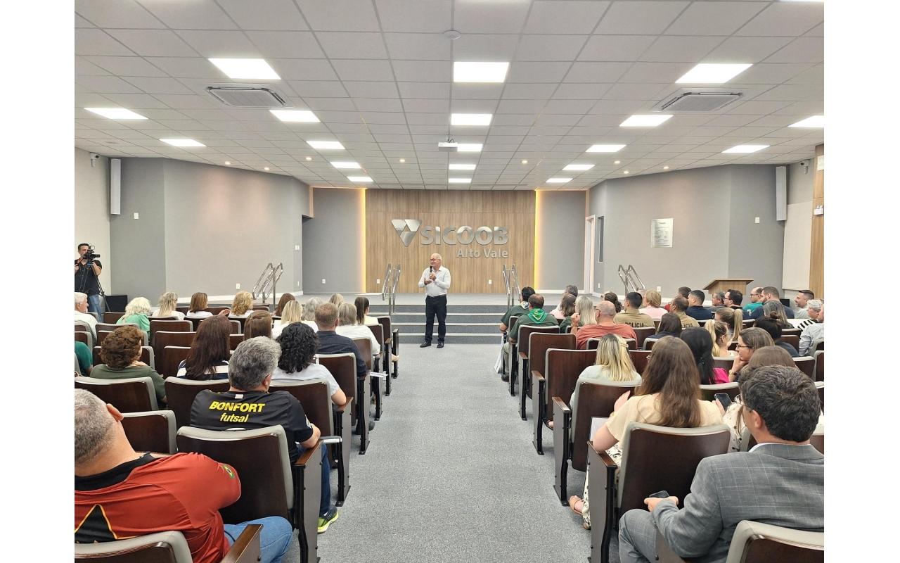Sicoob Alto Vale destina recursos para entidades da região