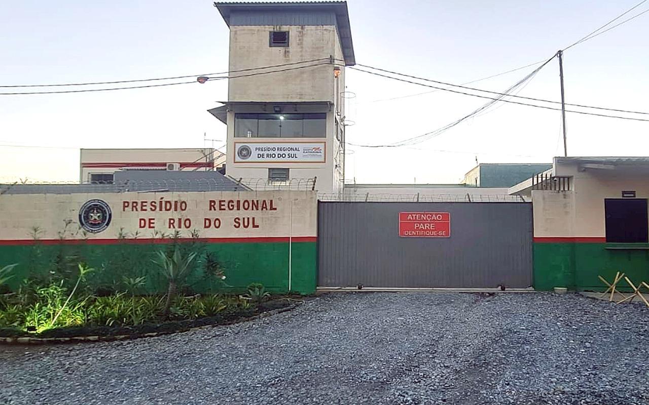 Superlotação leva à transferência de 80 presos do Presídio Regional de Rio do Sul