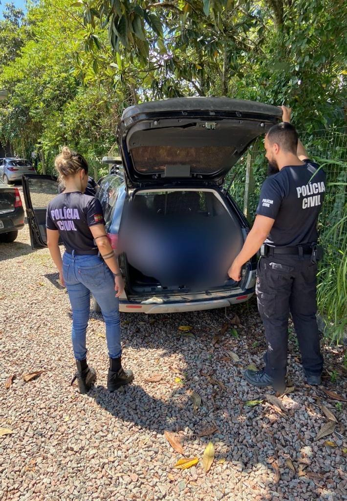 Suspeito de matar a esposa de forma brutal em Dona Emma se entrega à polícia