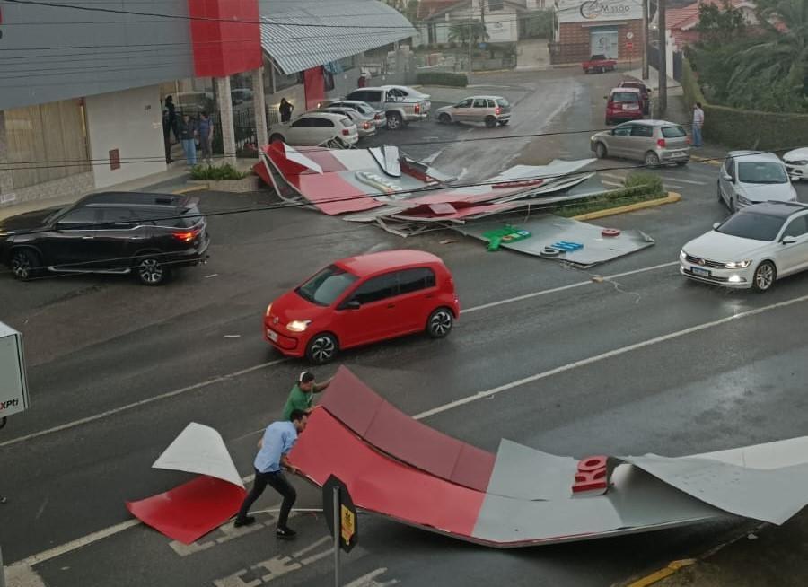 Temporal deixa 39 mil unidades consumidoras sem energia no Alto Vale