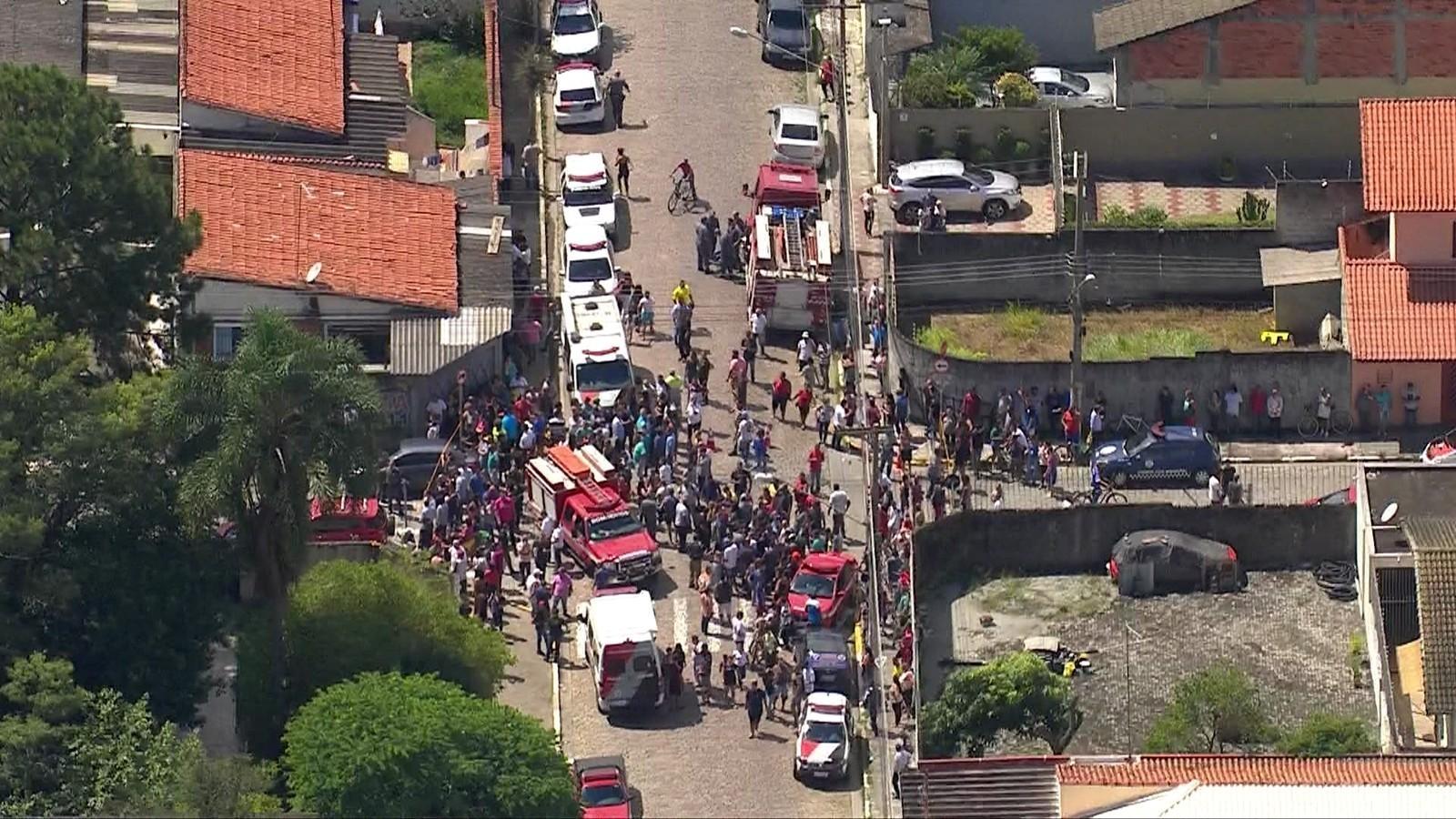 Jovens usaram revólver e arma medieval durante ataque em Suzano