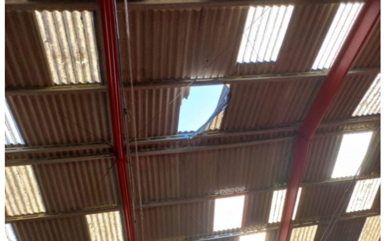Trabalhador morre após cair do telhado de ginásio esportivo no Alto Vale do Itajaí