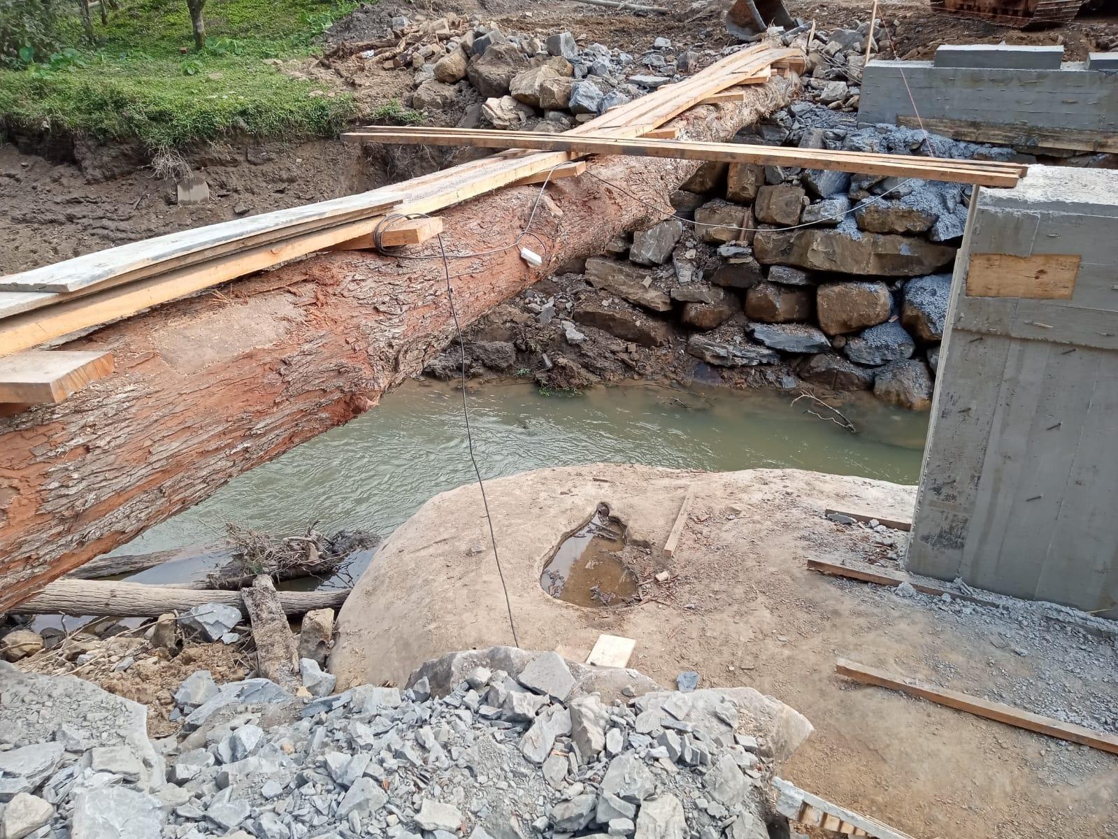 Trabalhador sofre queda de três metros durante obras em ponte no interior de Ituporanga