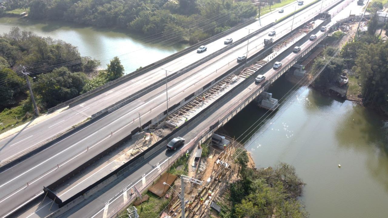 Trânsito terá restrição parcial no sentido norte da BR-101 em Biguaçu, entre a noite de sexta (2) e a tarde de domingo (4)