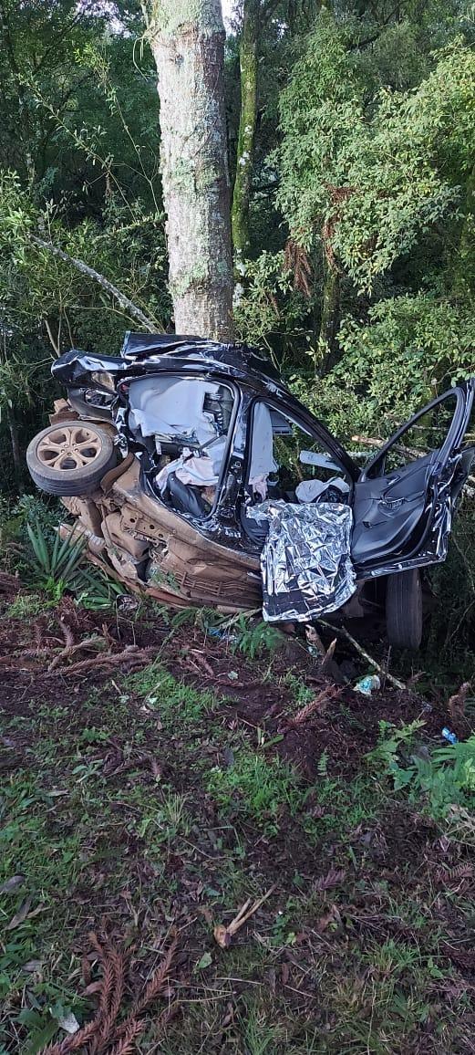Três pessoas morrem e duas ficam feridas em grave acidente