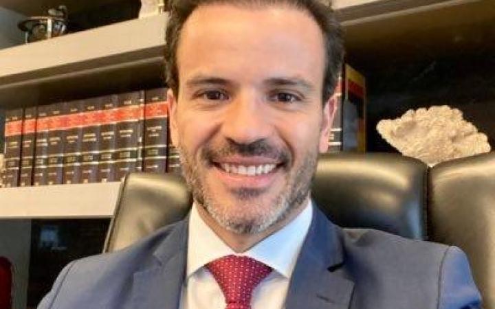 Tribunal derruba liminar e autoriza nomeação de Filipe Mello na Casa Civil