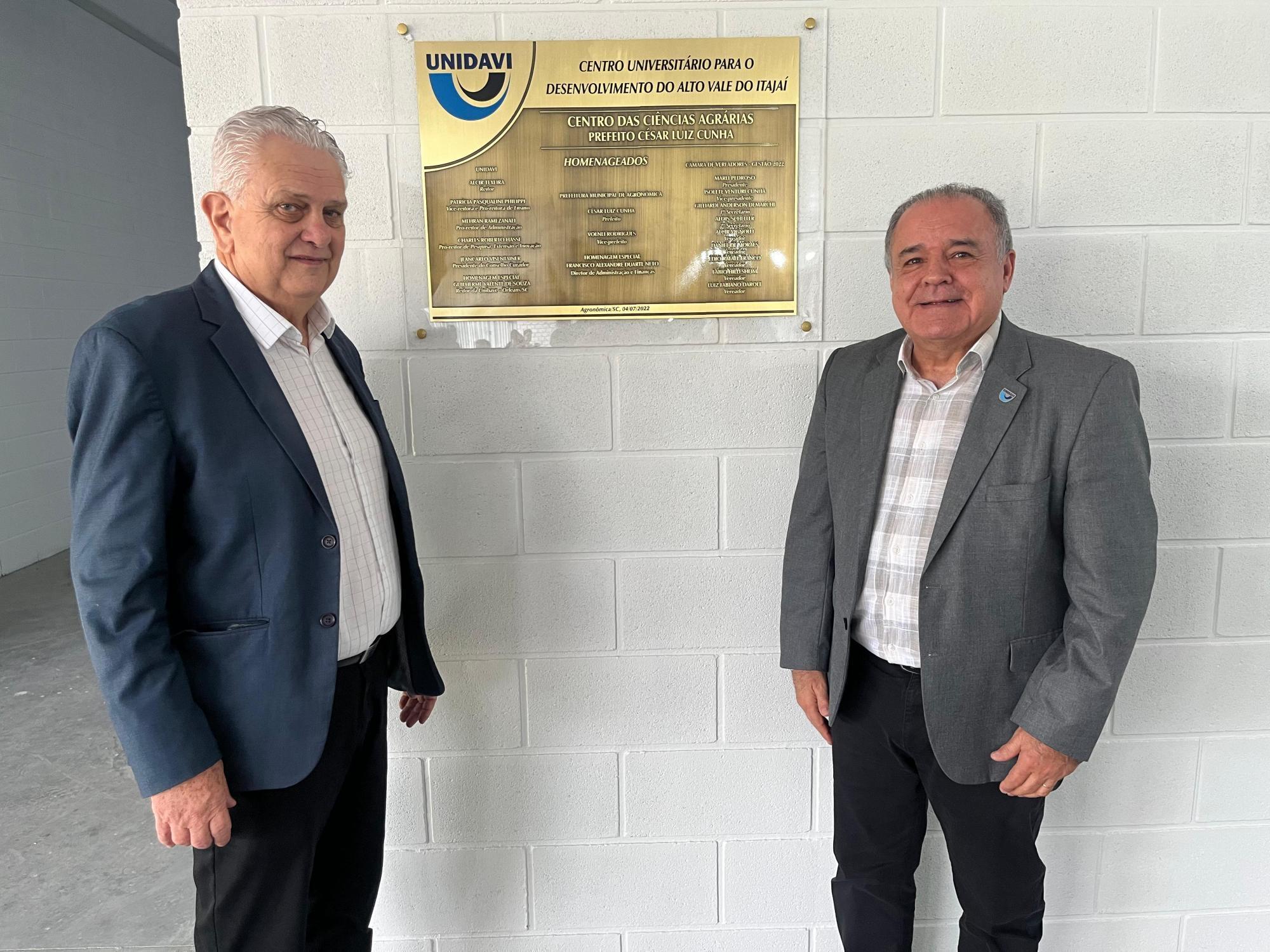 Unidavi presta homenagem a personalidades que colaboraram para implantação do centro de ciências agrárias em Agronômica