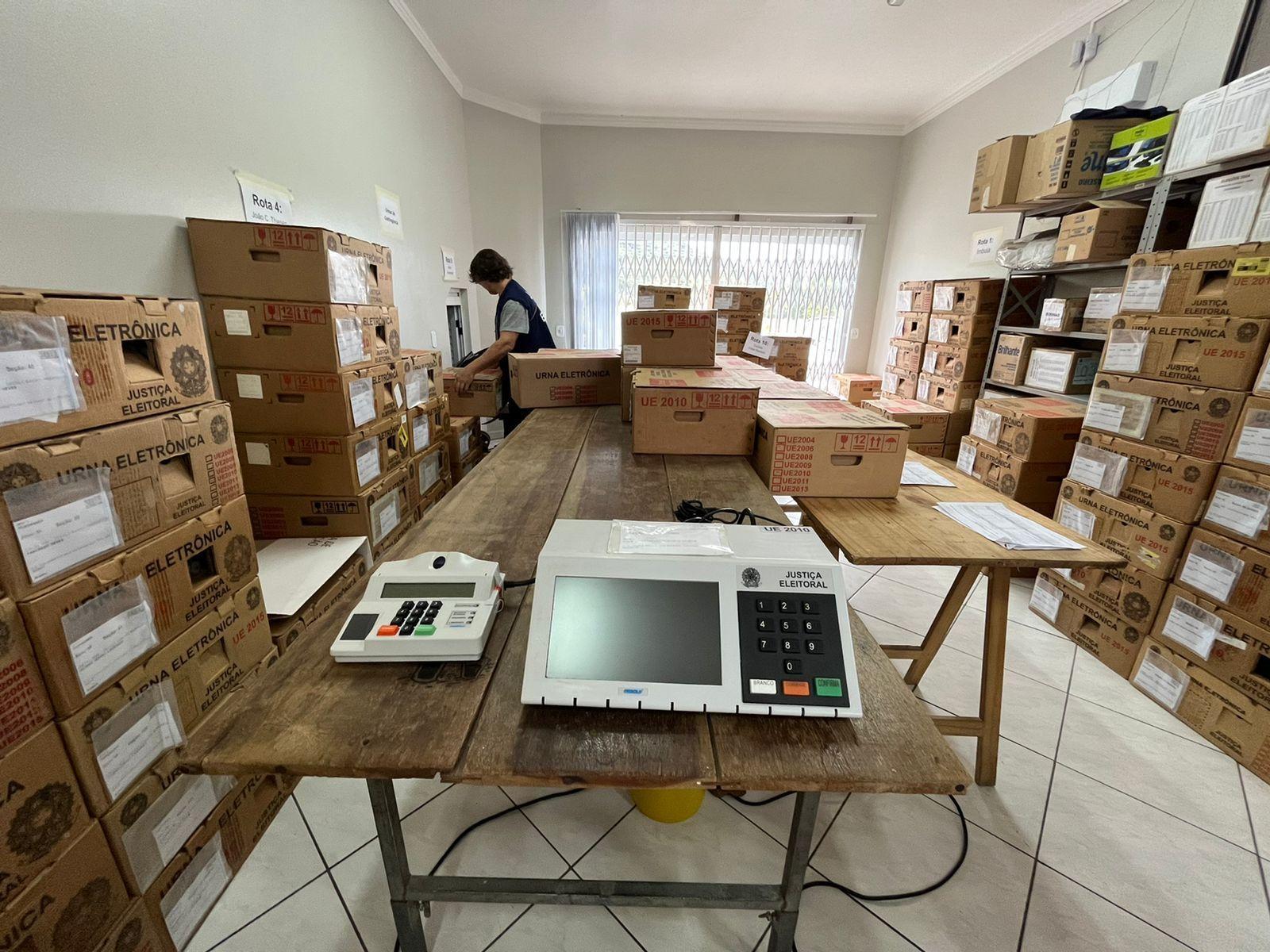 Urnas eletrônicas que serão utilizadas na zona eleitoral de Ituporanga já estão prontas para a votação