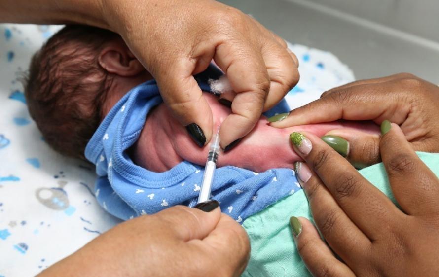 Vacina BCG protege recém-nascidos contra formas graves de tuberculose